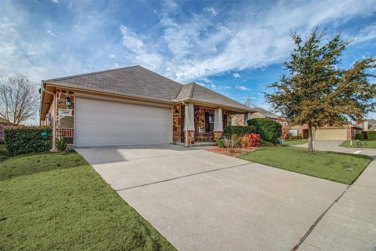 2100 Willow Creek Dr - Photo 2 of 27