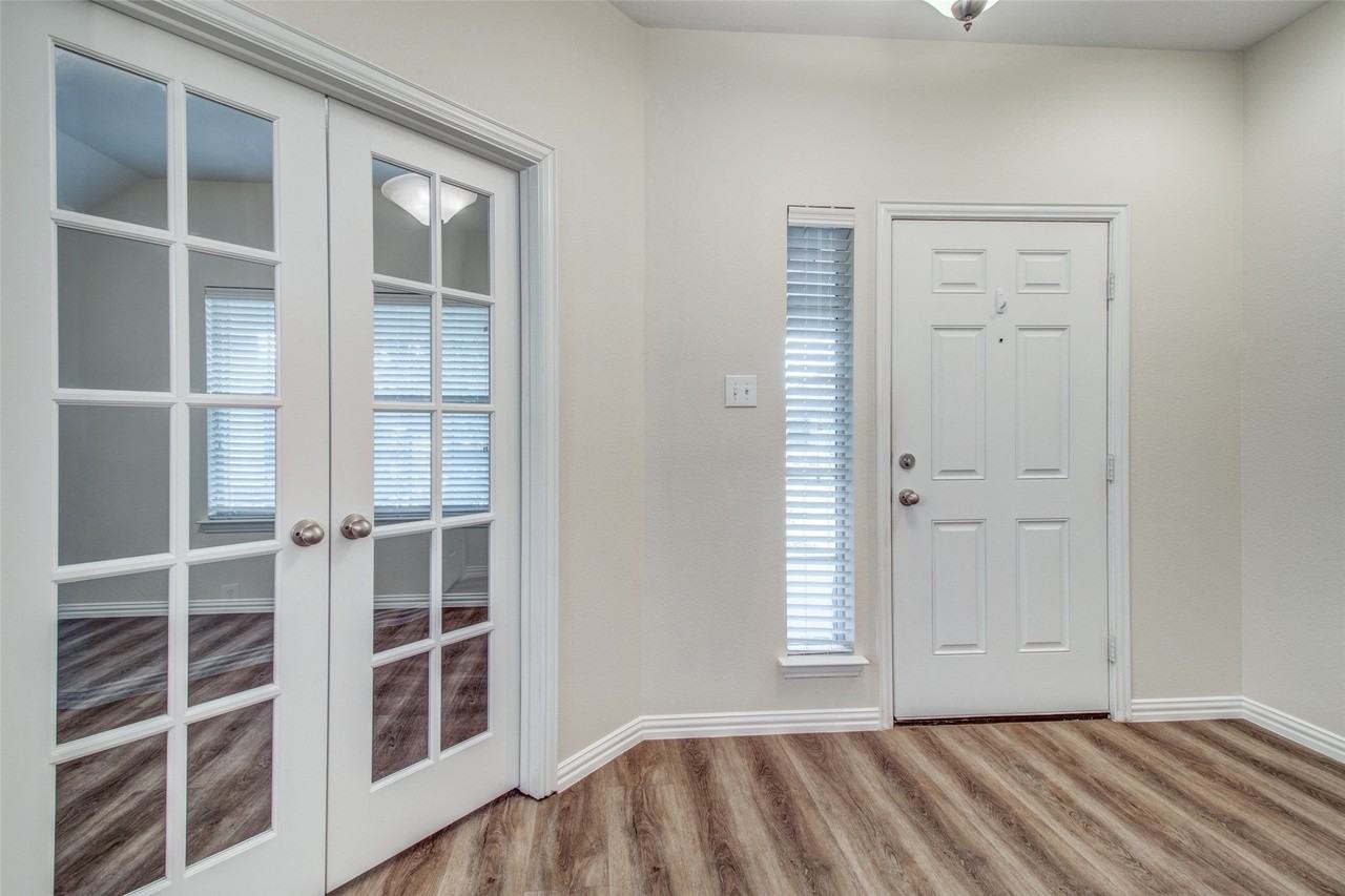 2100 Willow Creek Dr - Photo 4 of 27