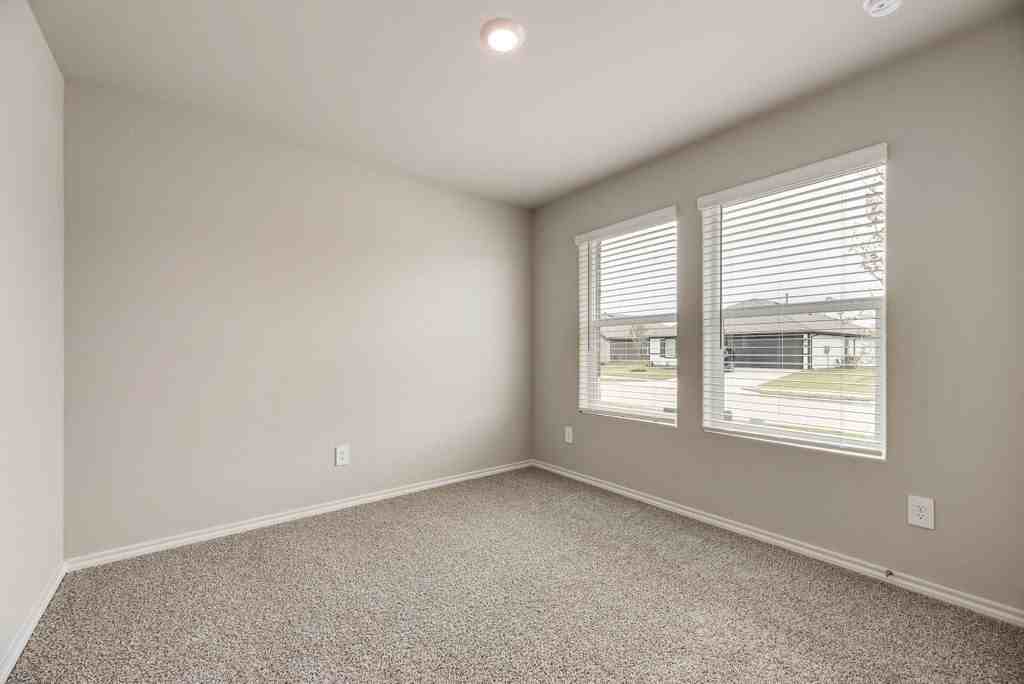 16537 Hudson Prairie Way - Photo 4 of 18