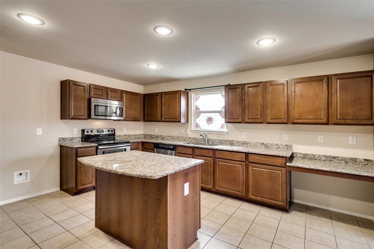 7000 Derbyshire Dr - Photo 5 of 27