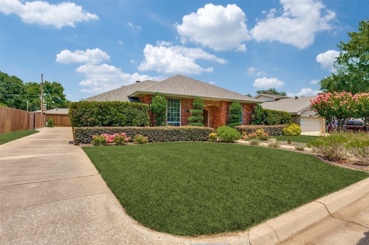 1005 De Pauw Dr - Photo 3 of 26