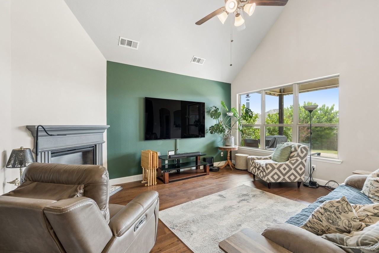 127 Hillcrest Way - Photo 3 of 28