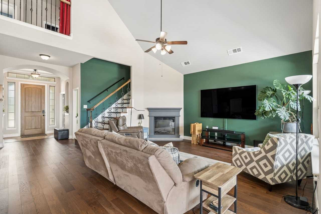 127 Hillcrest Way - Photo 4 of 28