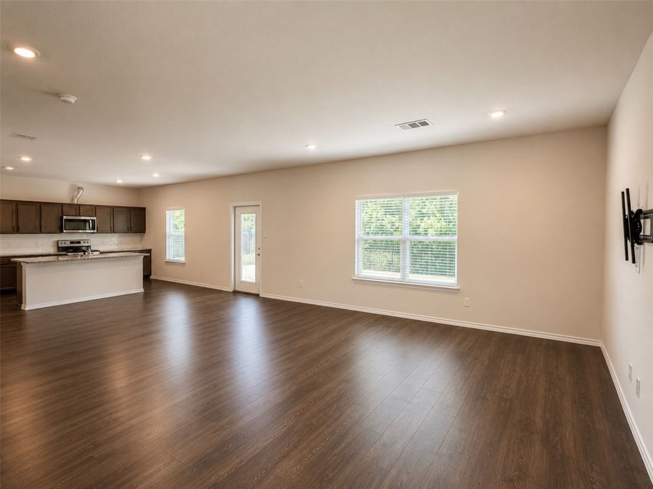 3387 Everly Dr - Photo 3 of 21