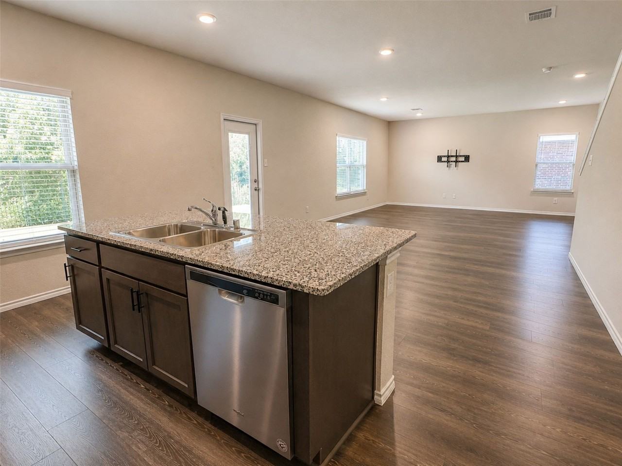 3387 Everly Dr - Photo 4 of 21