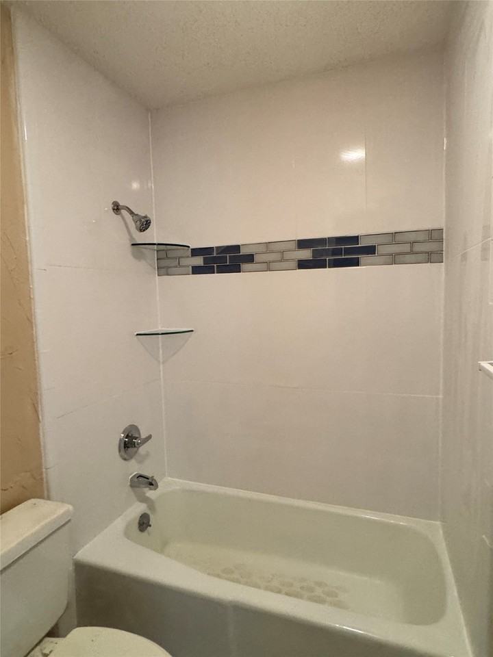 318 Candlewood Pl - Photo 2 of 4