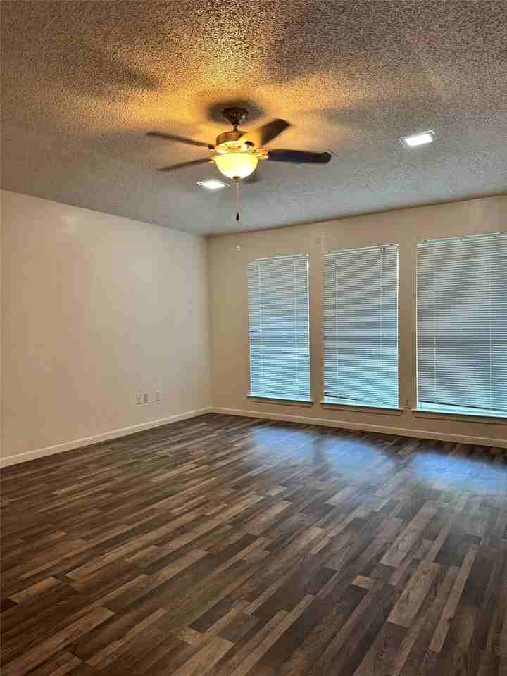 318 Candlewood Pl - Photo 3 of 4