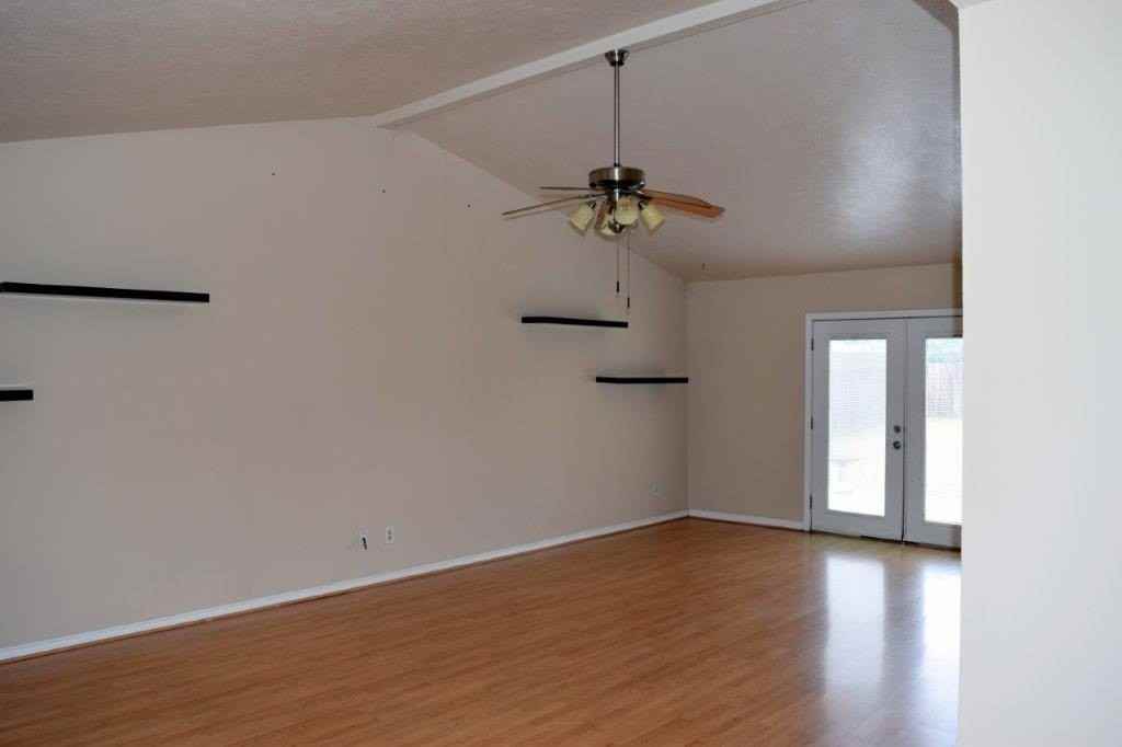 506 Willow Oak St - Photo 3 of 10