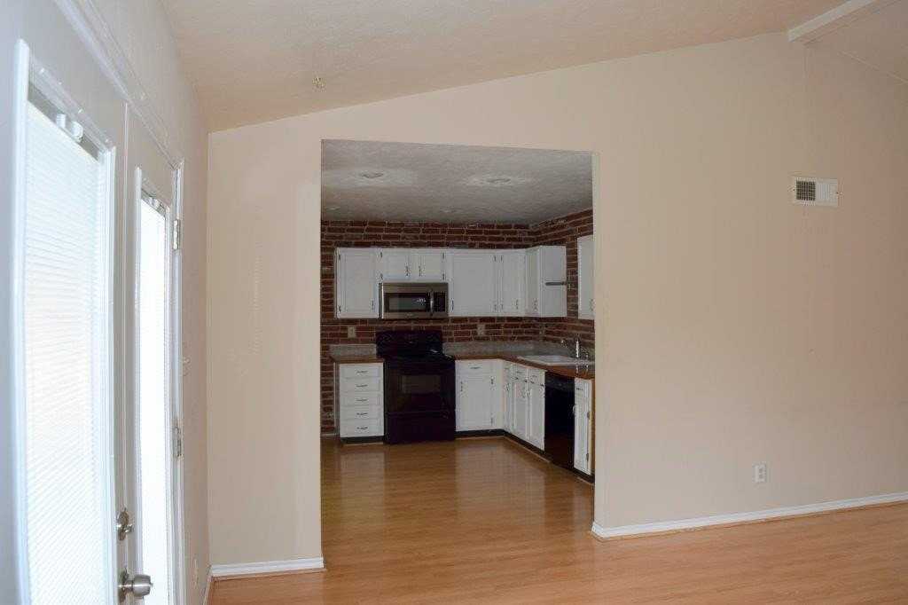 506 Willow Oak St - Photo 4 of 10