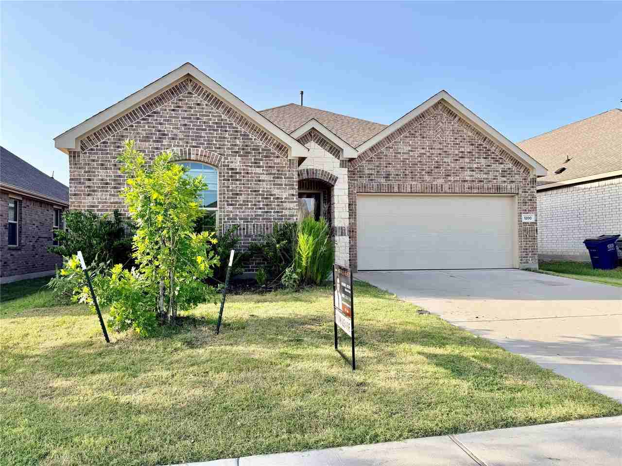 1200 Mahogany Ln - Photo 2 of 14