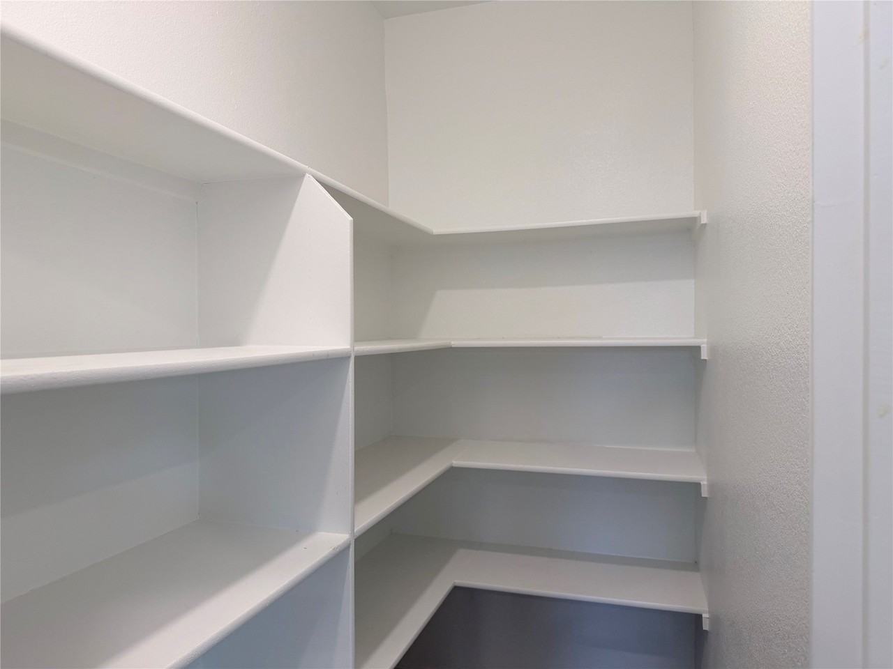 1200 Mahogany Ln - Photo 4 of 14