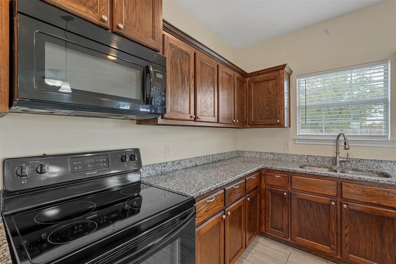 2103 Oliver St - Photo 4 of 22