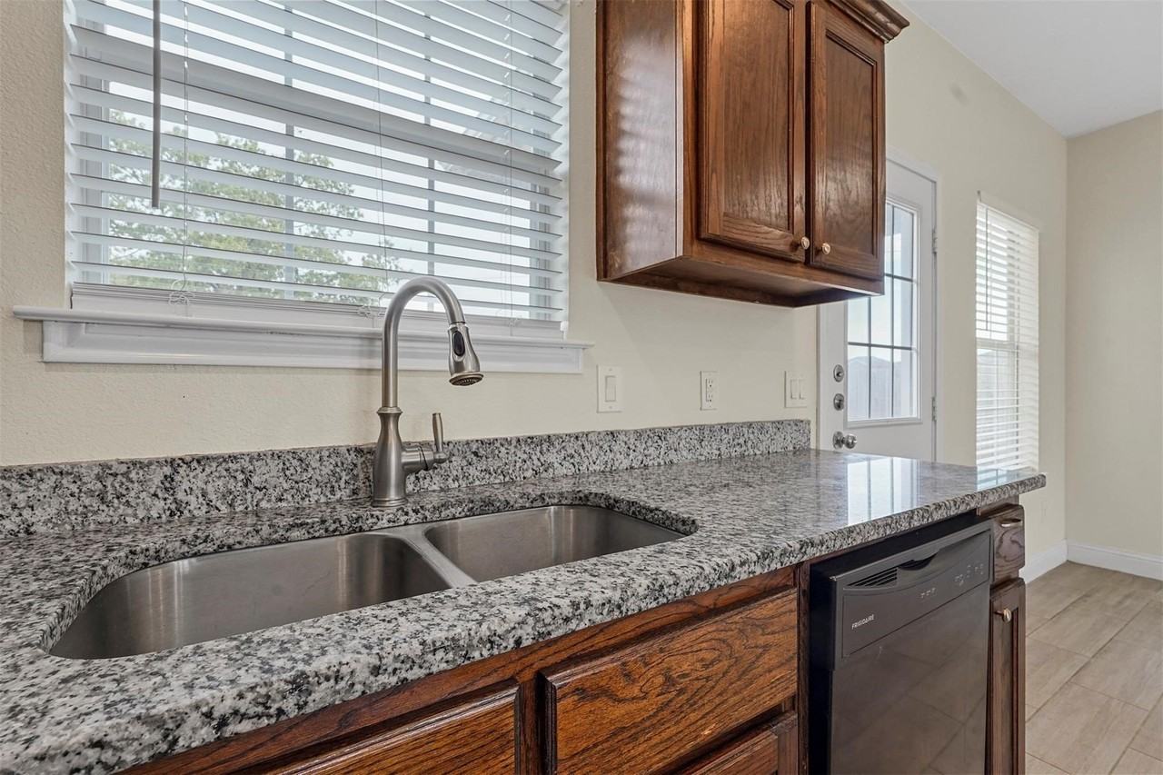2103 Oliver St - Photo 5 of 22