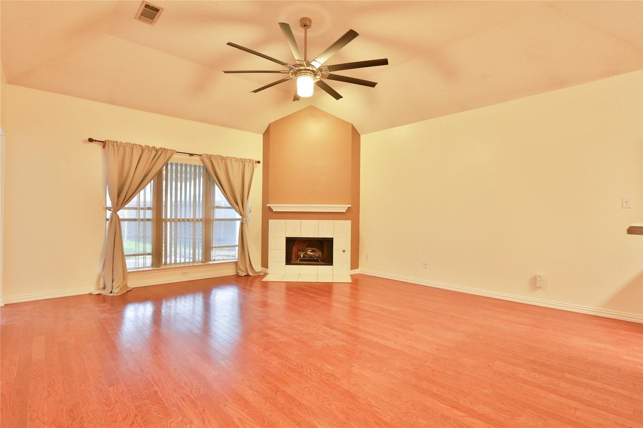 7836 Armor Ln - Photo 2 of 19