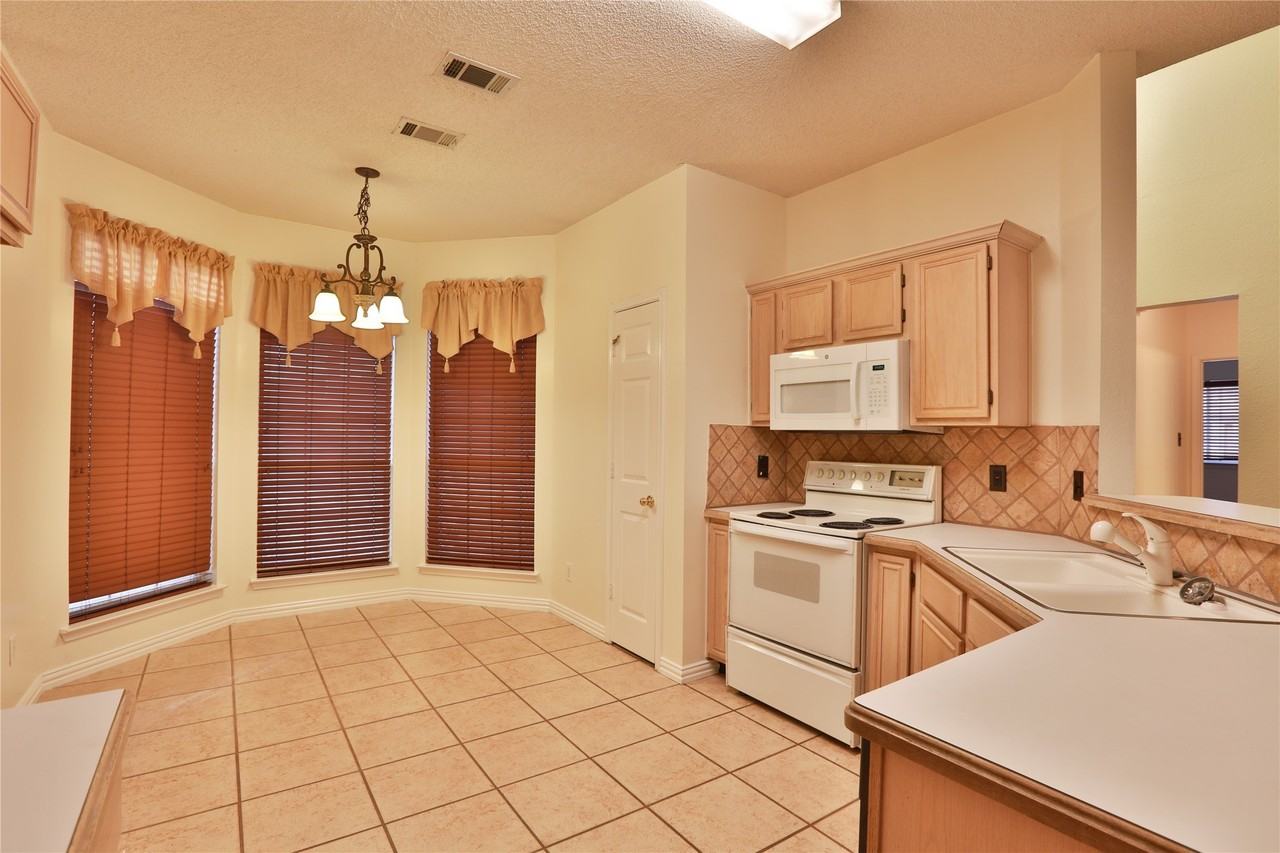 7836 Armor Ln - Photo 7 of 19