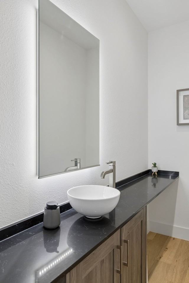 1208 Haines Ave - Photo 4 of 33