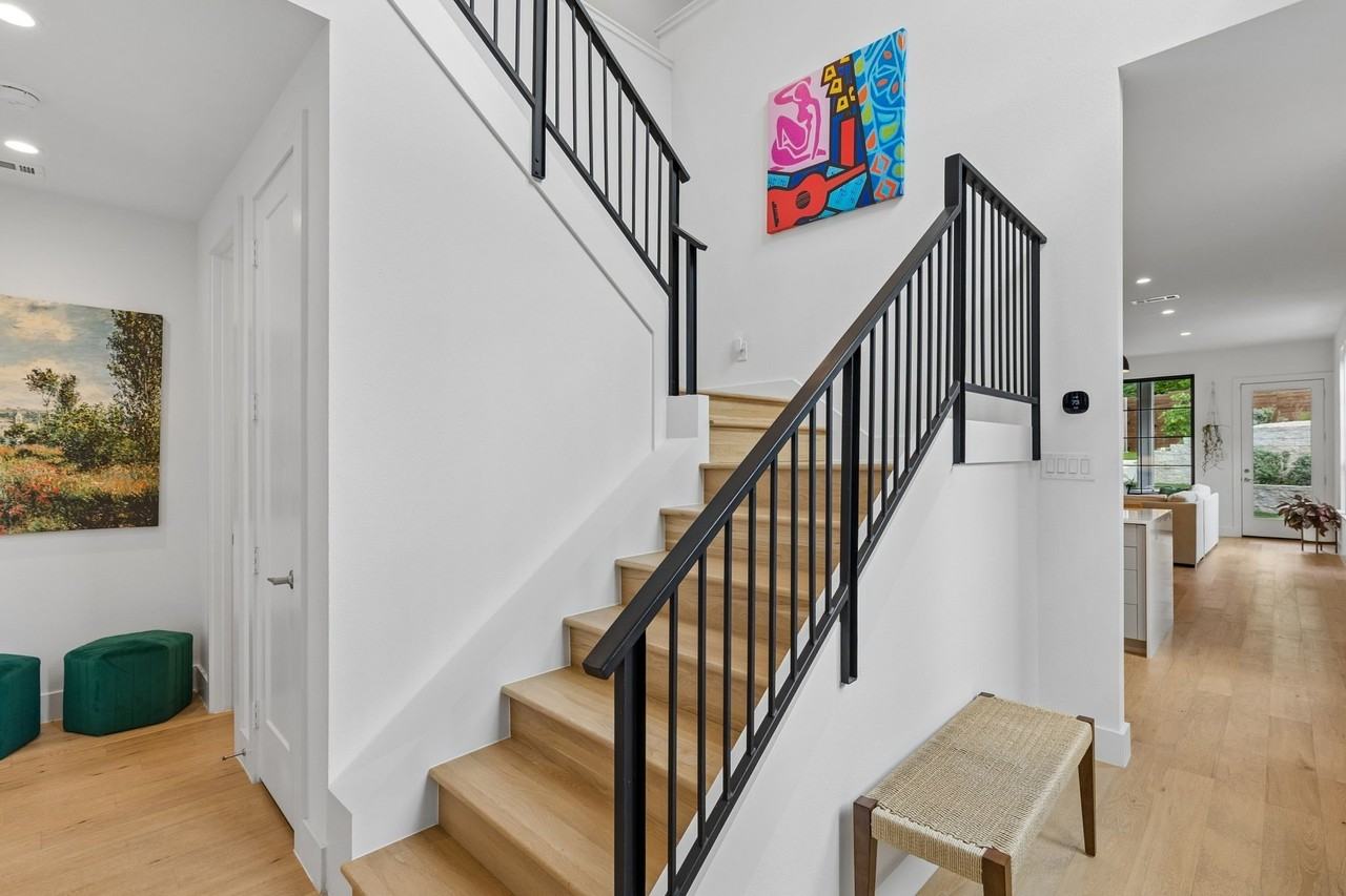 1208 Haines Ave - Photo 5 of 33