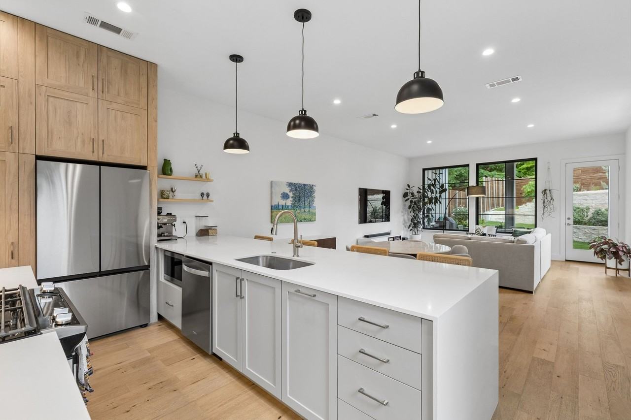1208 Haines Ave - Photo 6 of 33