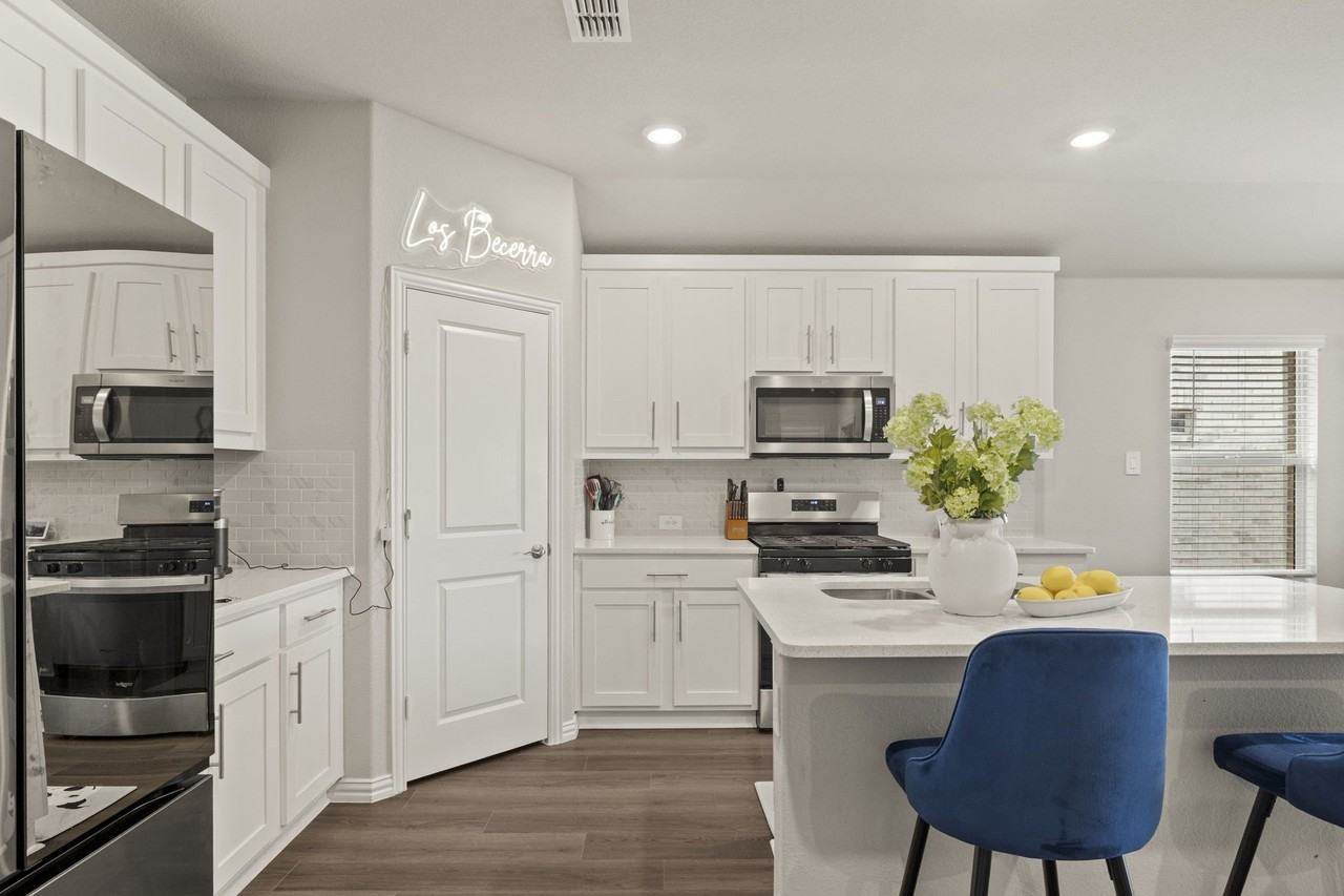 2110 Colt Ct - Photo 3 of 31