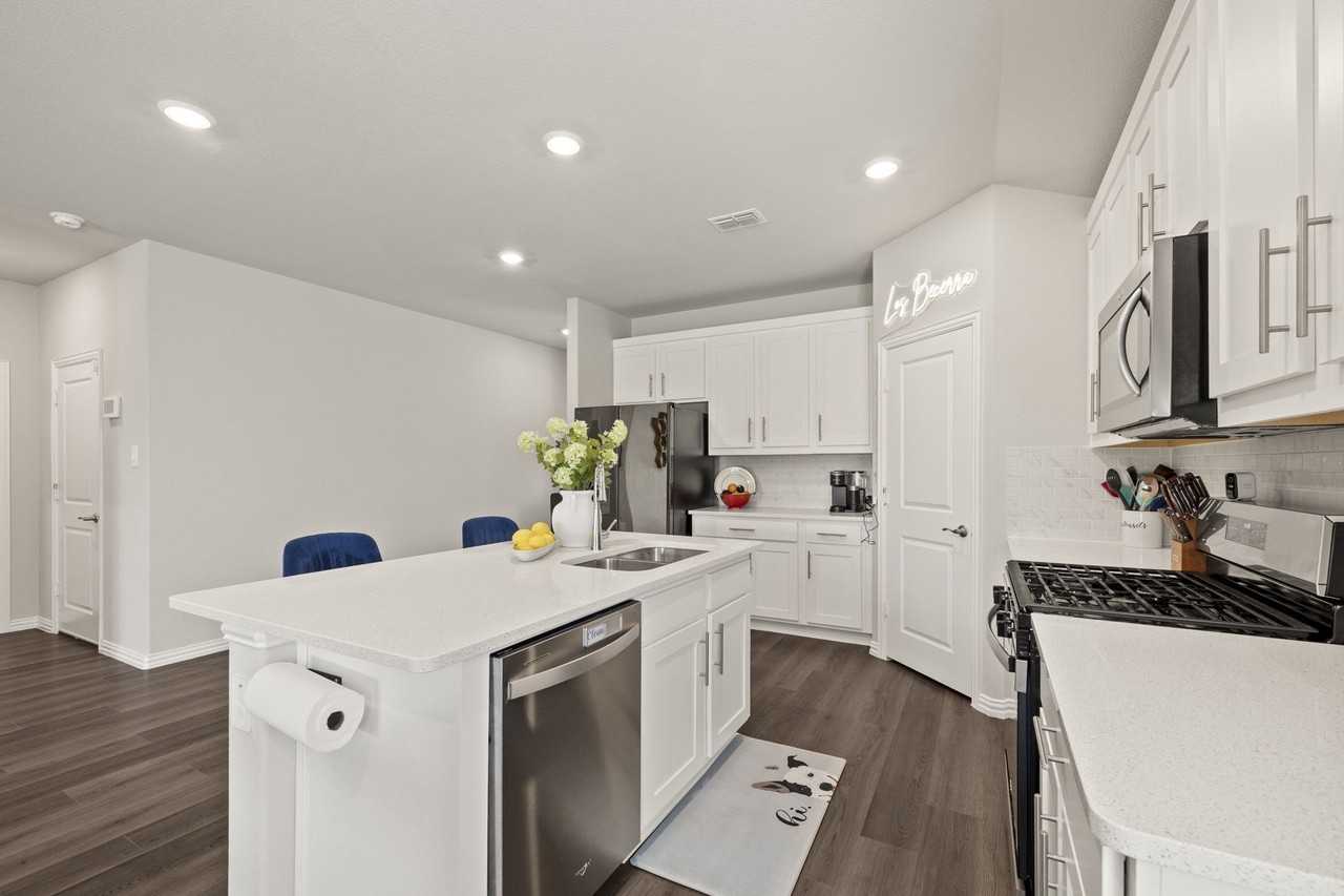 2110 Colt Ct - Photo 6 of 31