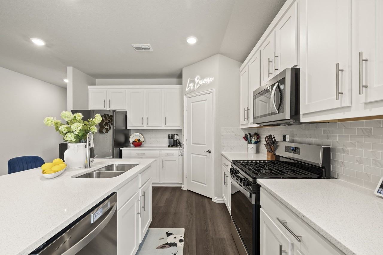 2110 Colt Ct - Photo 7 of 31