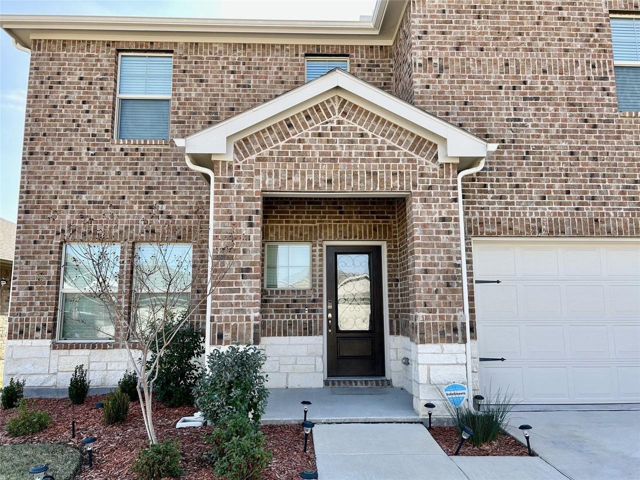 1804 Berry Ridge Trl - Photo 2 of 37