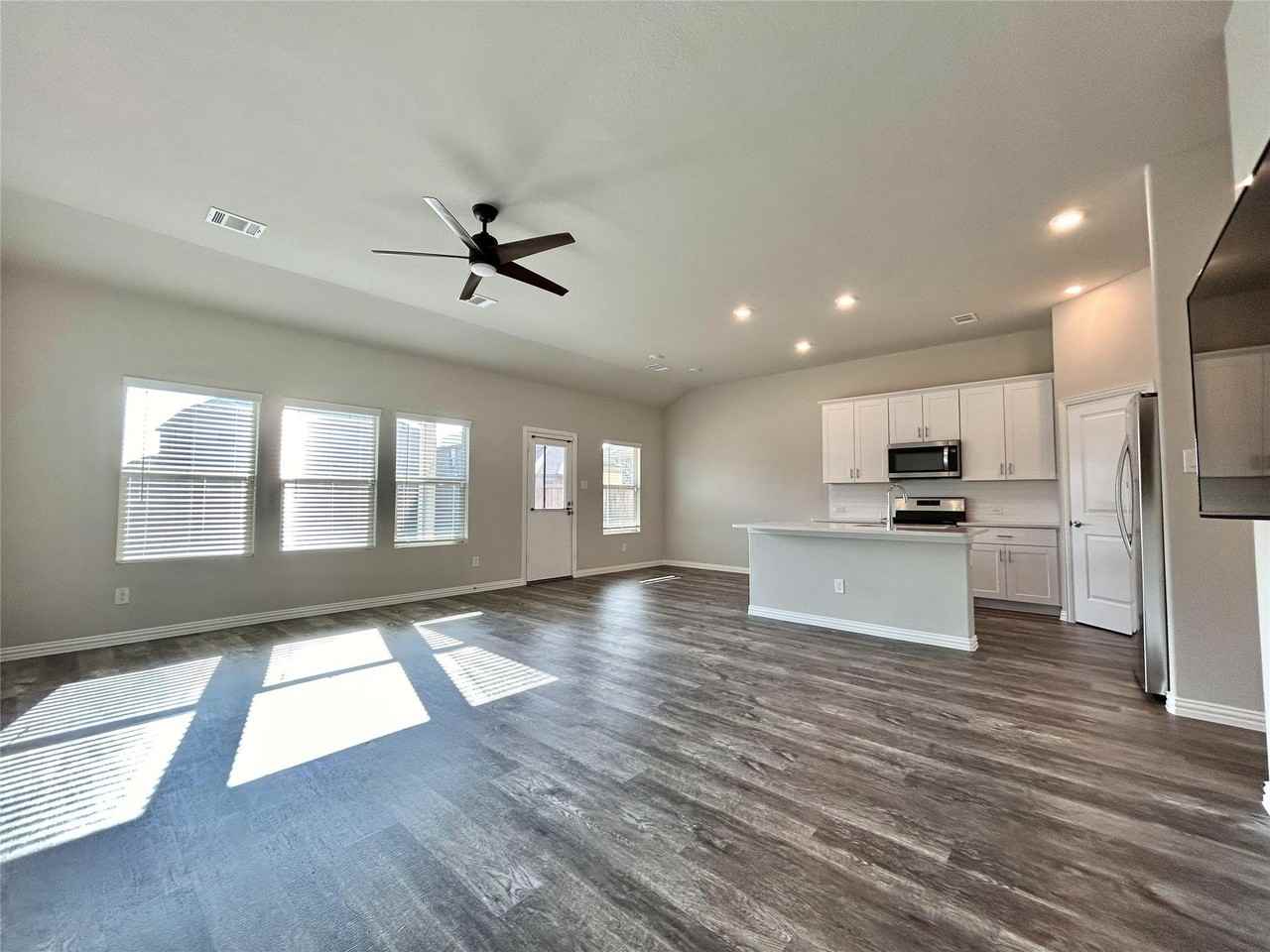 1804 Berry Ridge Trl - Photo 3 of 37