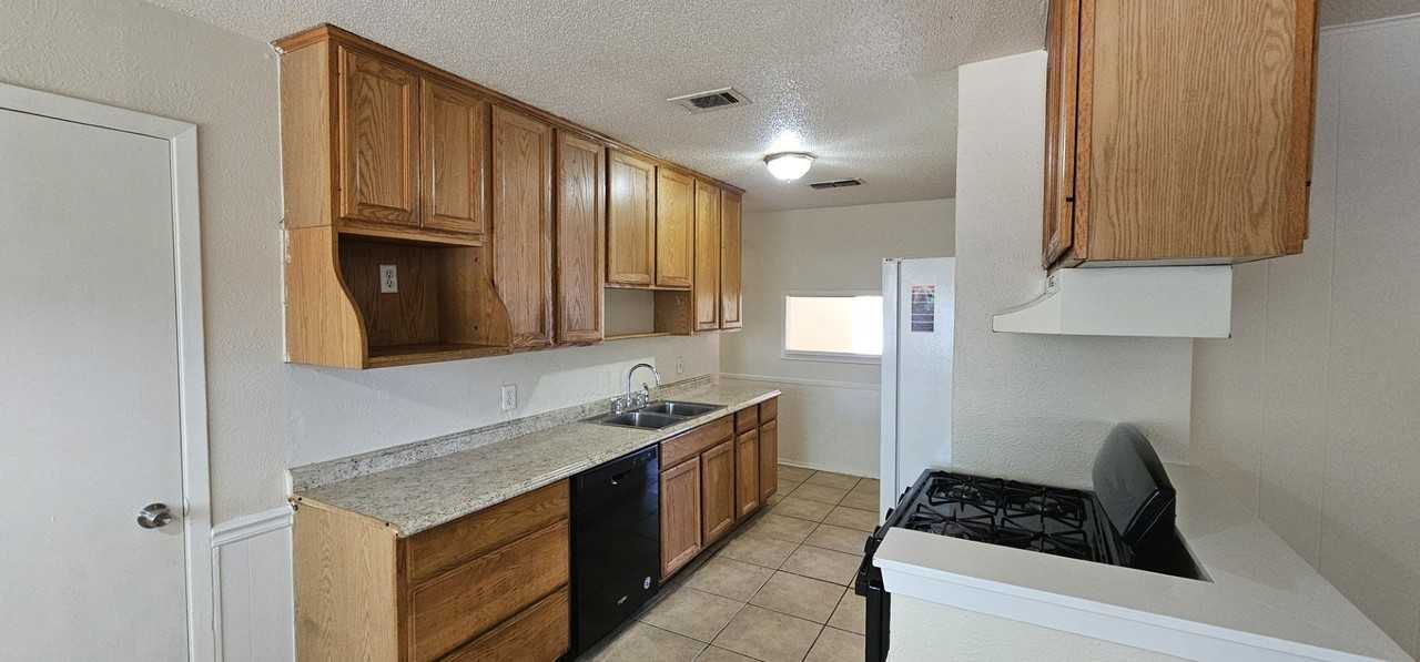 7205 Merry Ln - Photo 4 of 21