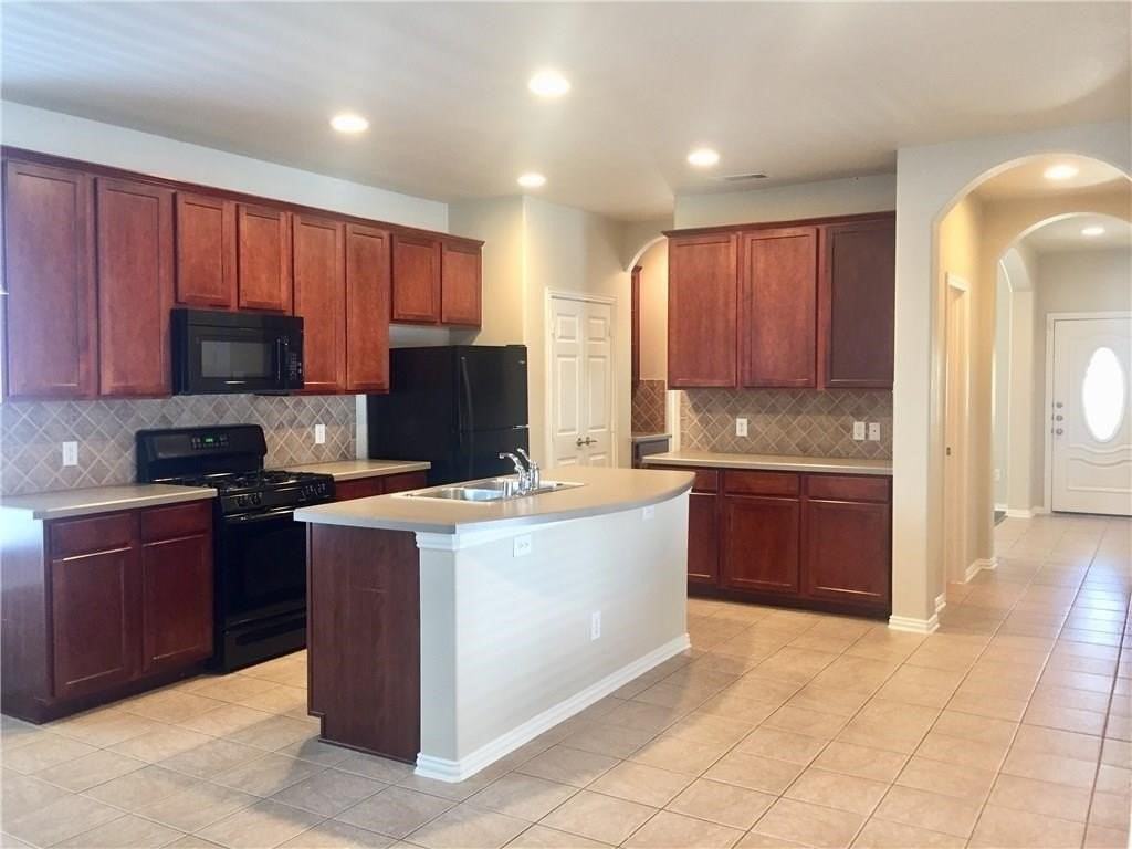 1016 Grey Fox Dr - Photo 5 of 28