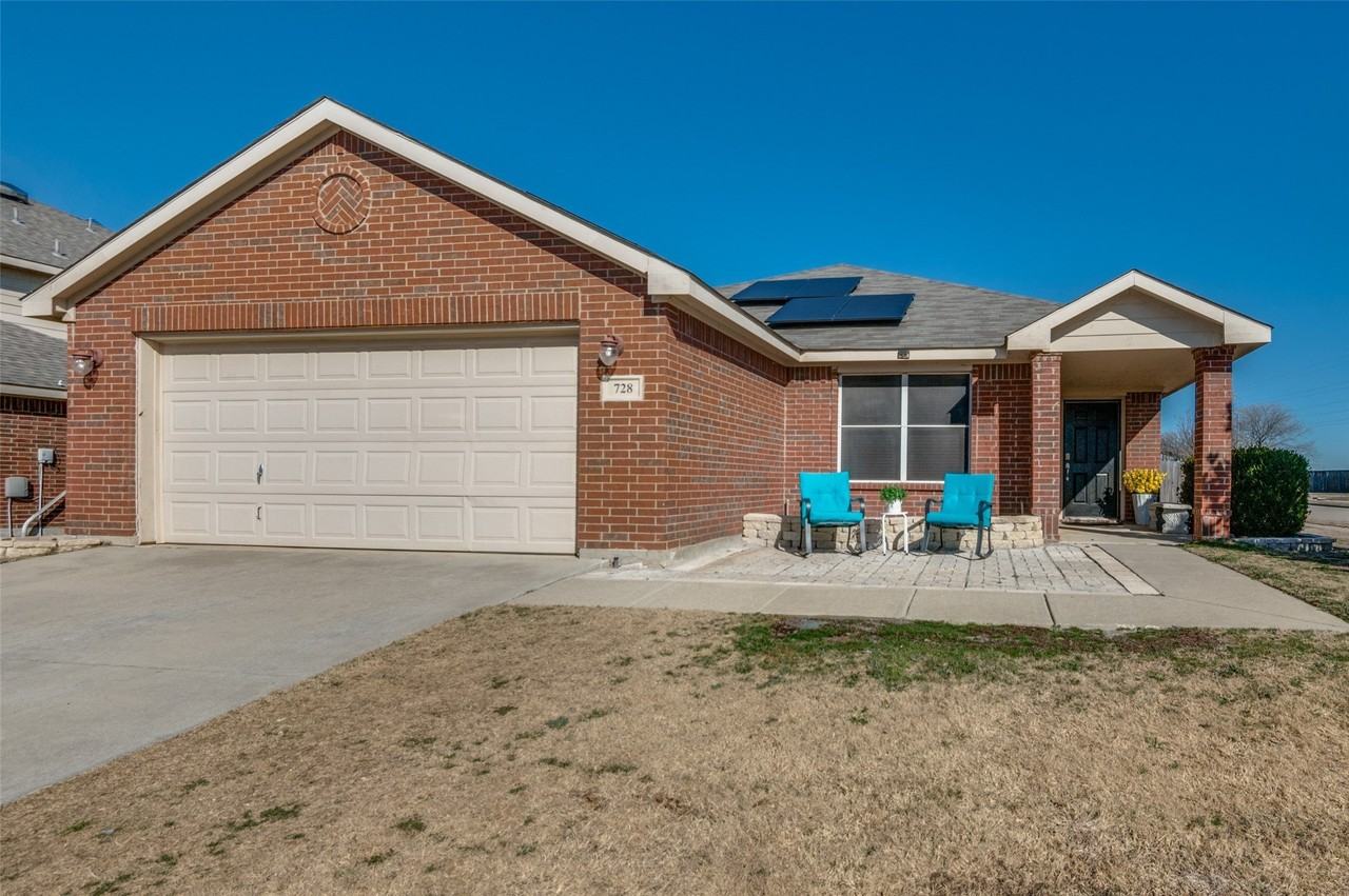 728 Falcon Rd - Photo 2 of 30