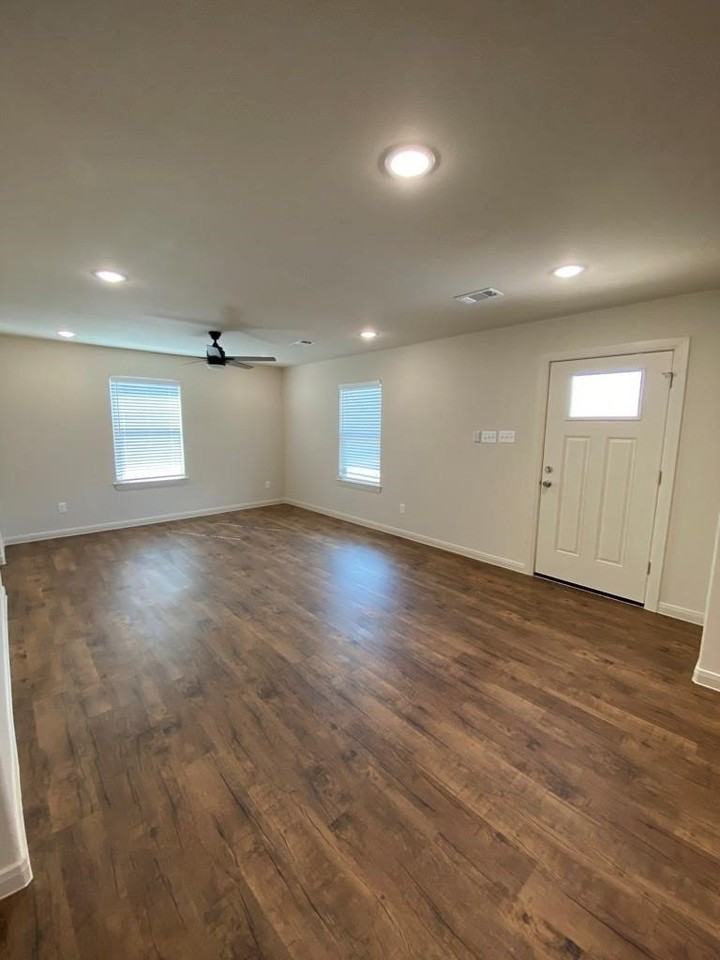 420 E Shepherd St - Photo 2 of 14