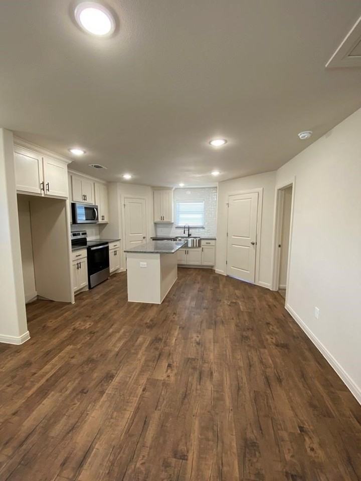 420 E Shepherd St - Photo 4 of 14