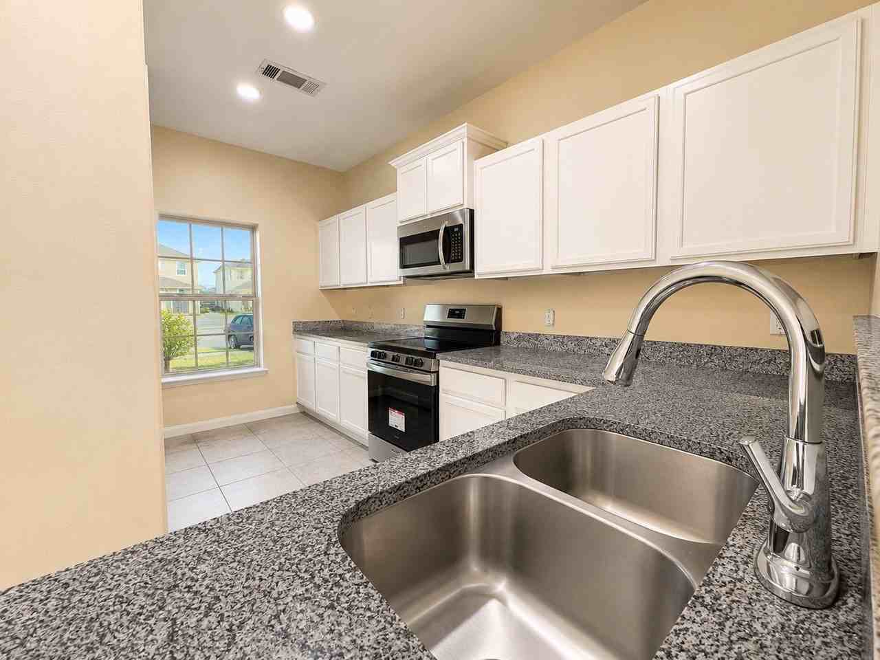 5945 Obsidian Creek Dr - Photo 3 of 11