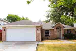 featured image of 3402 Heathcliff Dr