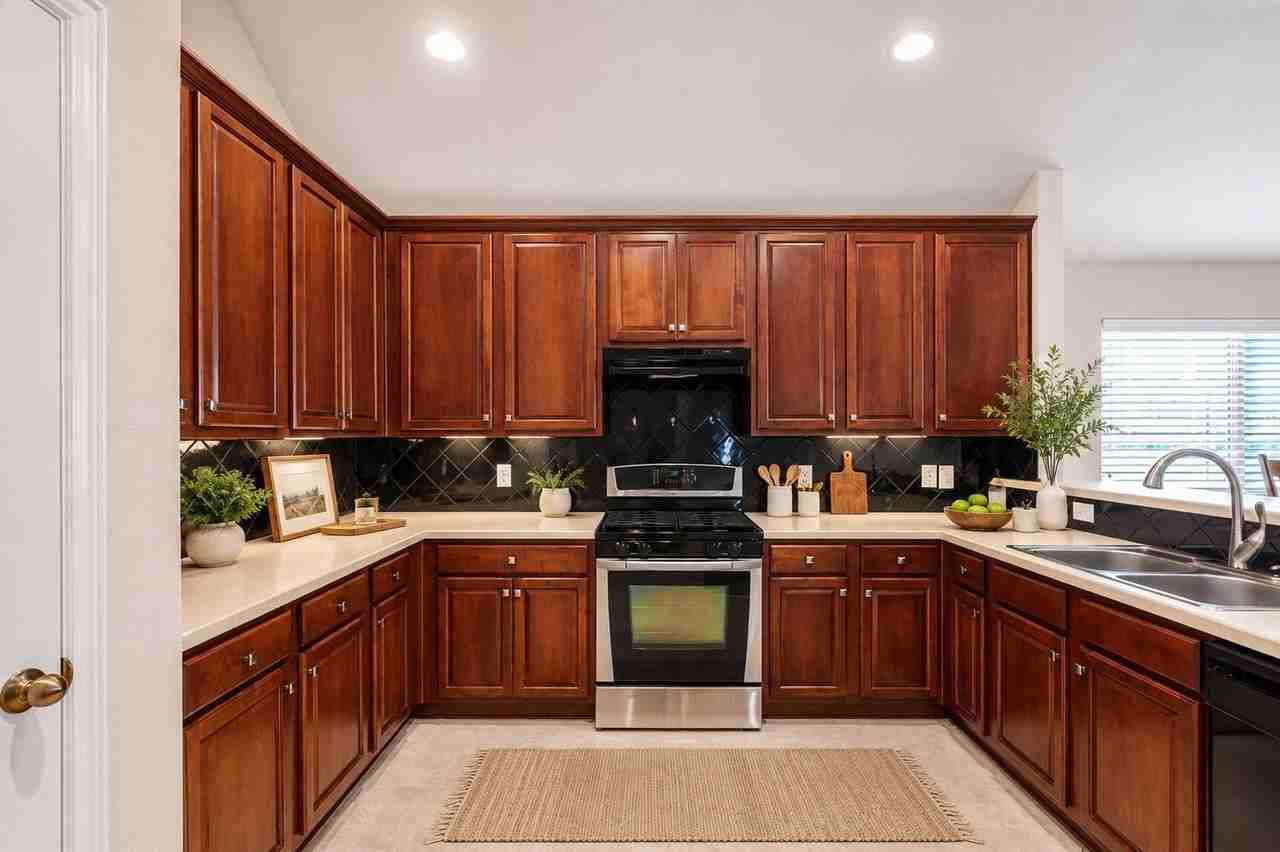 5316 Ridgeson Dr - Photo 3 of 33
