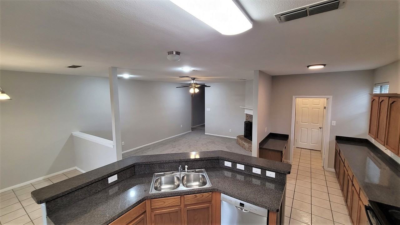 3408 Columbus St - Photo 4 of 26