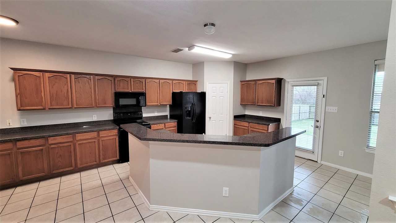 3408 Columbus St - Photo 5 of 26