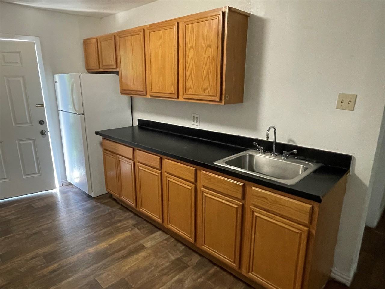 202 W Pembroke Ave - Photo 3 of 9