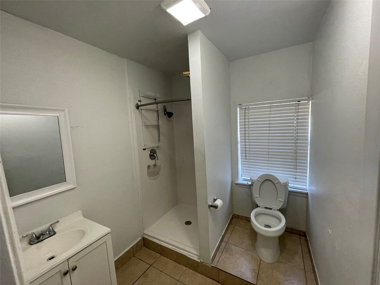 202 W Pembroke Ave - Photo 7 of 9