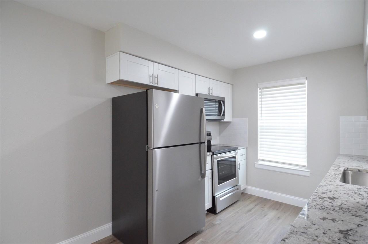 2203 Sheraton Dr - Photo 6 of 20