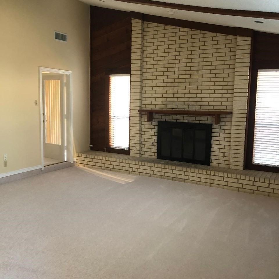 222 Syracuse Pl - Photo 2 of 16