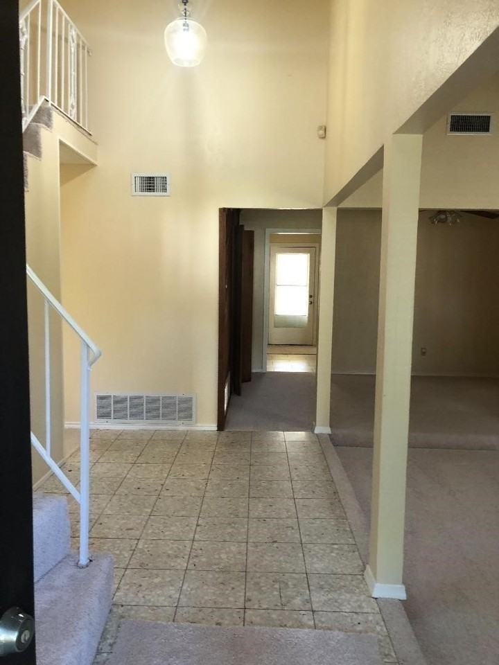 222 Syracuse Pl - Photo 3 of 16