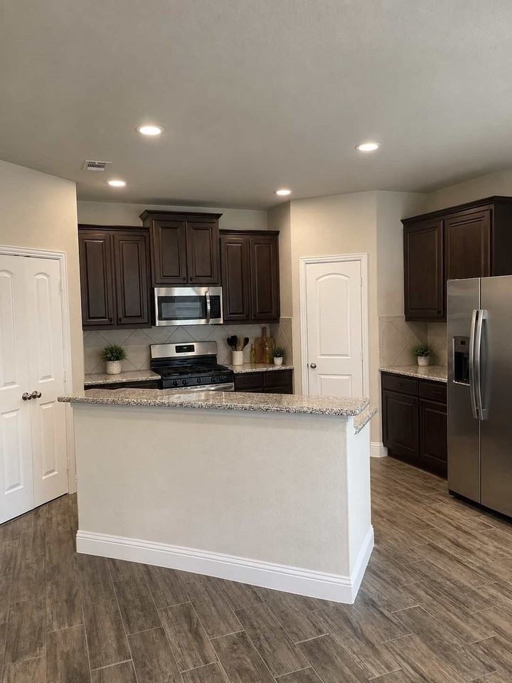 4002 Chesapeake Way - Photo 3 of 10