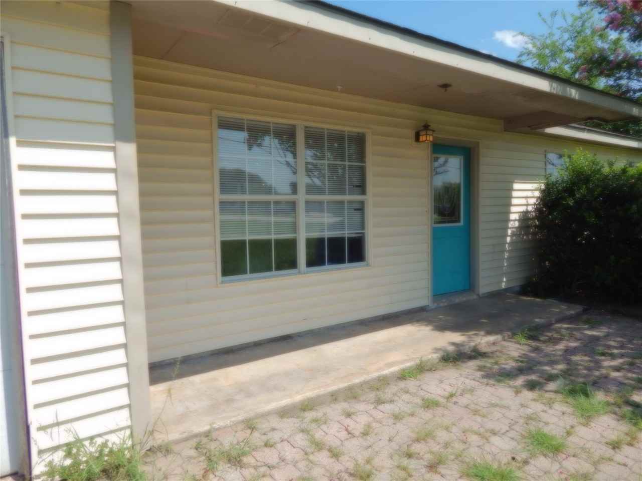 1018 N Powell Pkwy - Photo 2 of 15