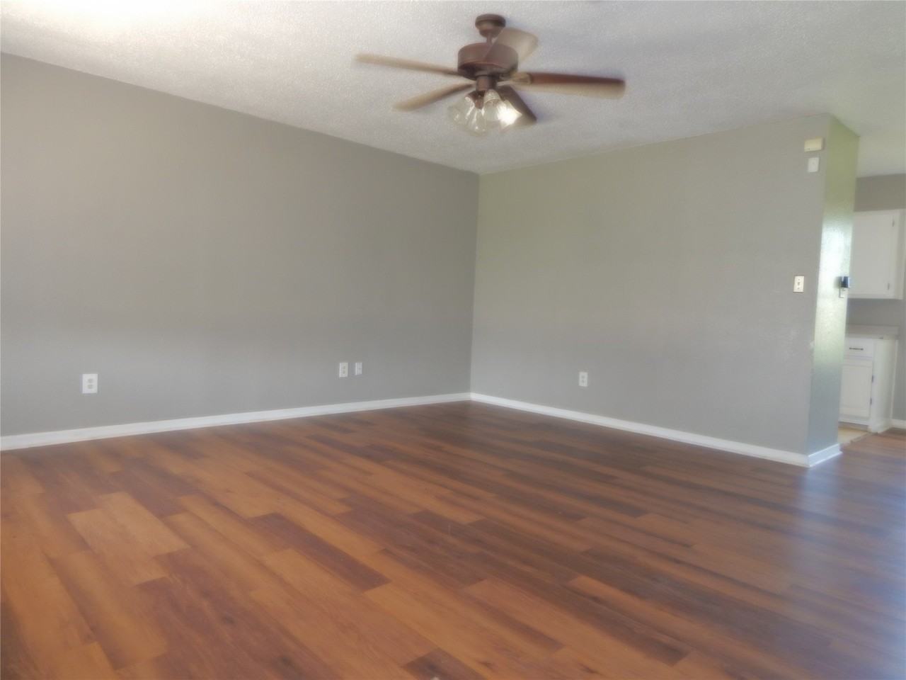 1018 N Powell Pkwy - Photo 3 of 15