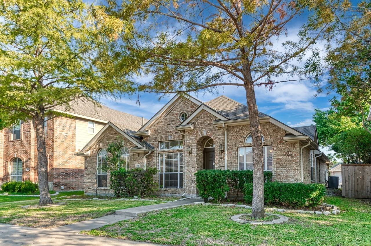 1621 Oak Brook Ln - Photo 3 of 33