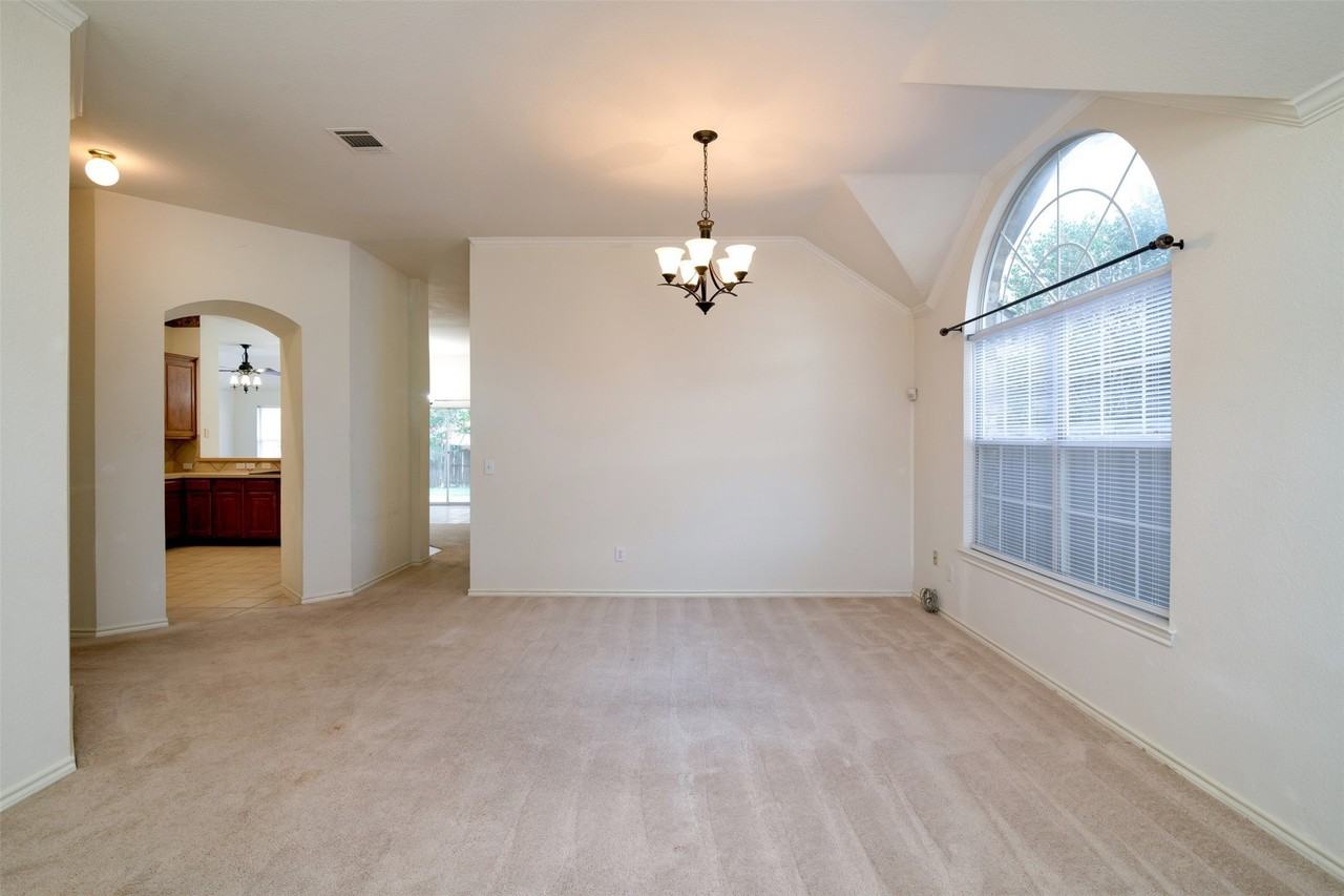 1621 Oak Brook Ln - Photo 7 of 33