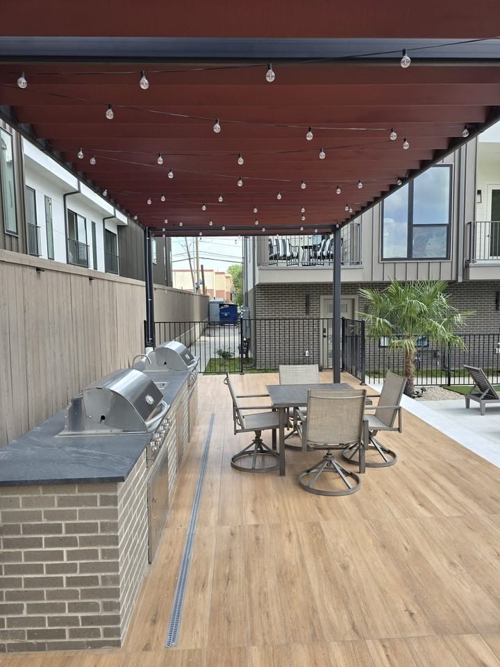 1902 N Carroll Ave #401 - Photo 7 of 24