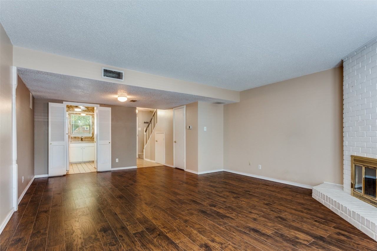 1255 Roaring Springs Rd - Photo 3 of 12