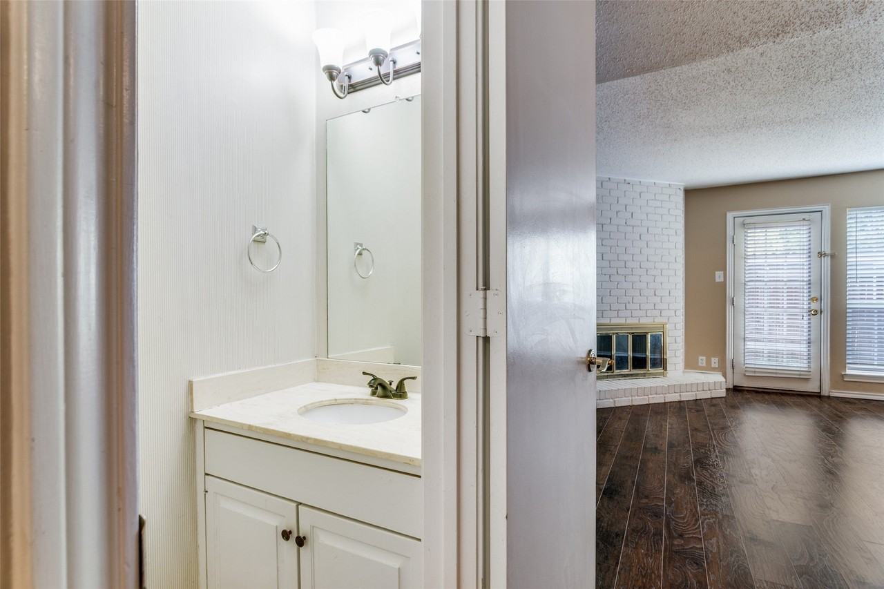 1255 Roaring Springs Rd - Photo 7 of 12